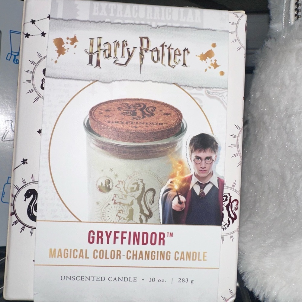 Warner Bros. Gryffindor Color-Changing Candle - White, Brown, Gold